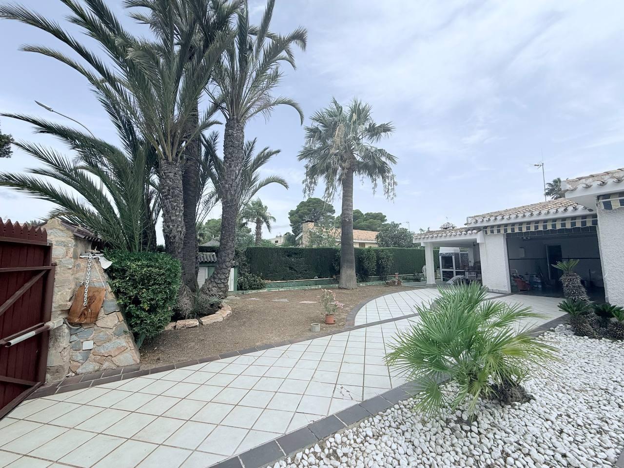Terrace in villa for sale in Orihuela Costa