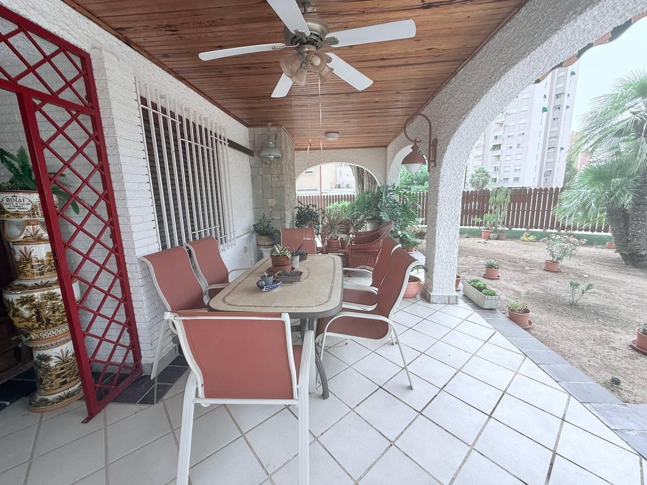 Garden in villa for sale in Orihuela Costa