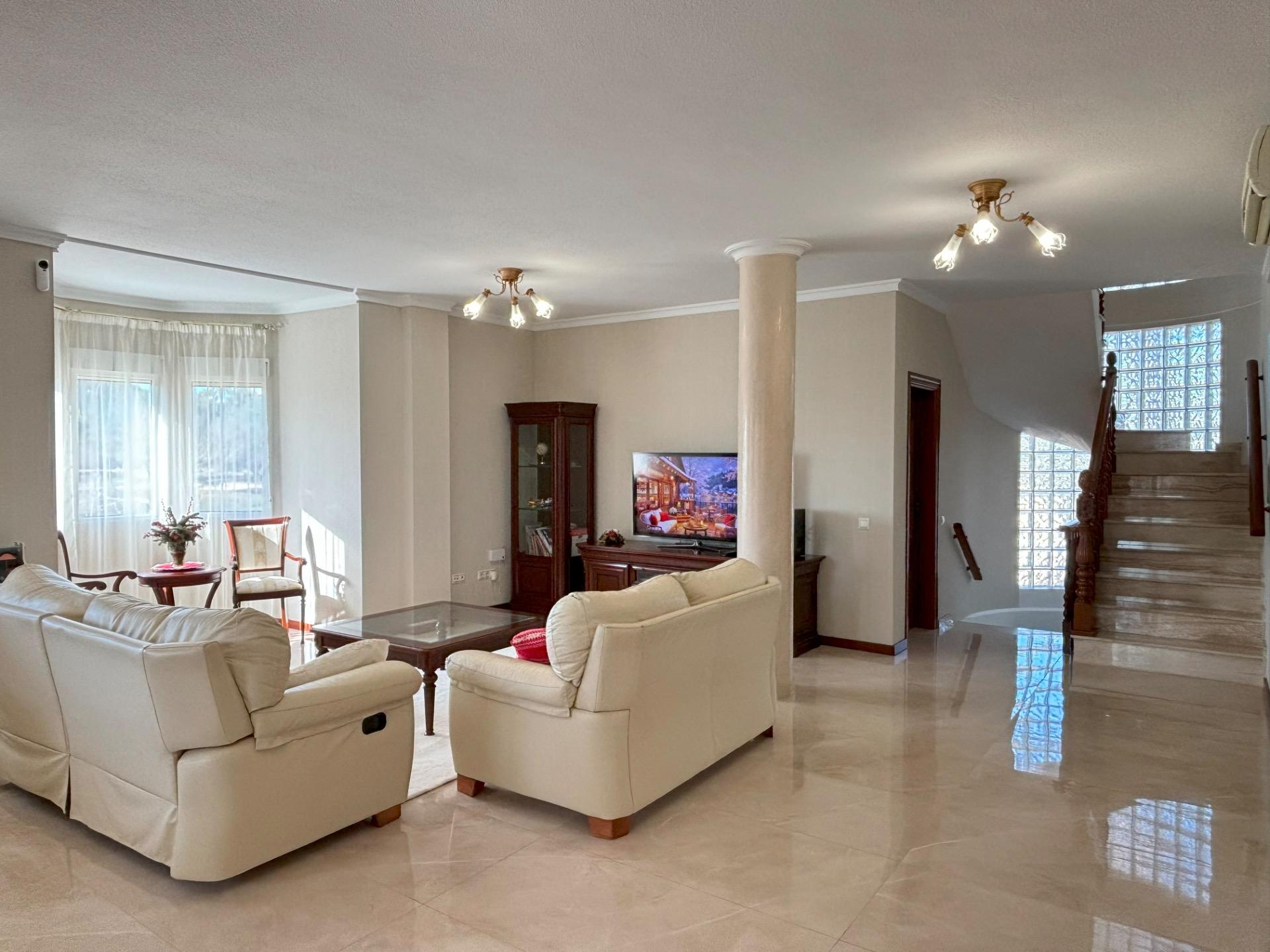 Living room in villa for sale in Rojales