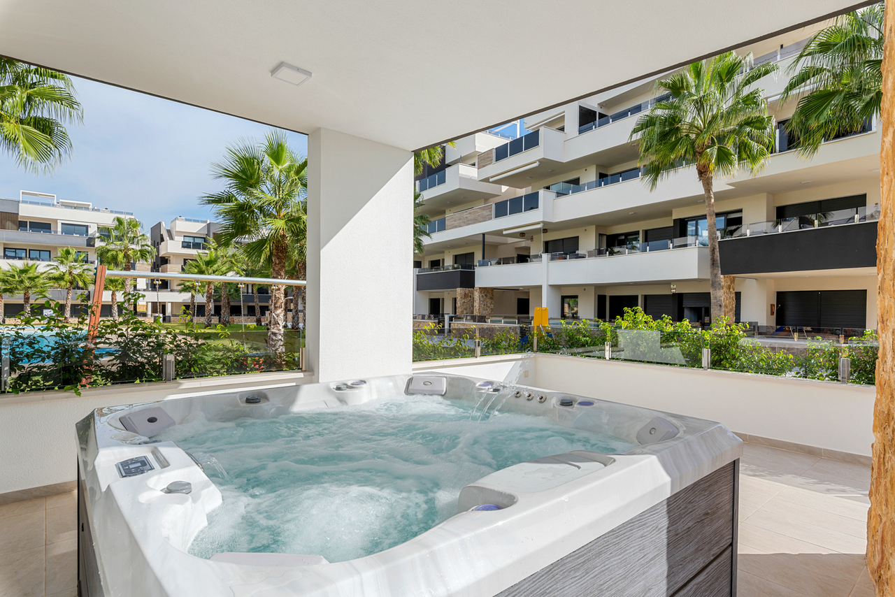 Pool area in apartment for sale in Villamartin