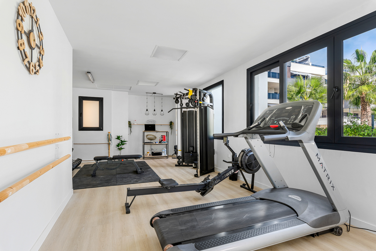 Bedroom in apartment for sale in Villamartin