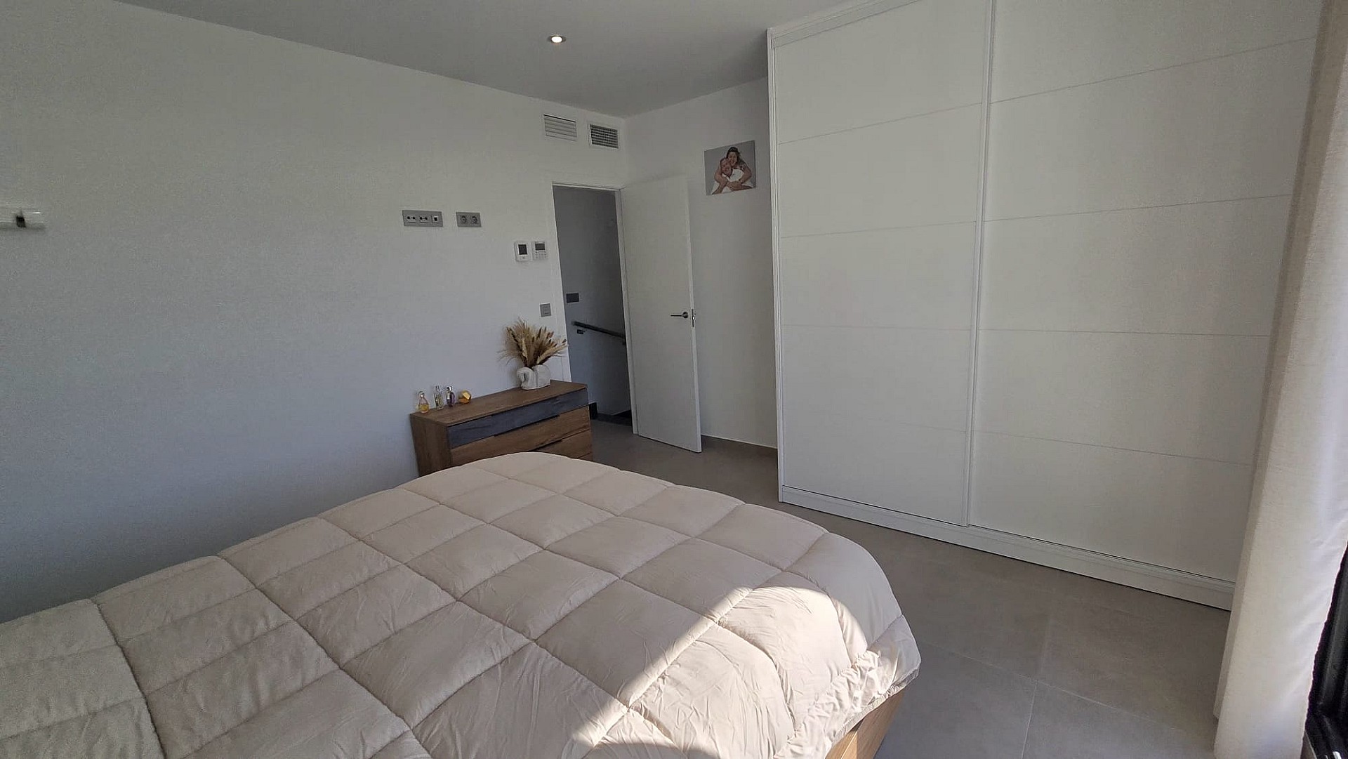 Bedroom in villa for sale in San Pedro del Pinatar