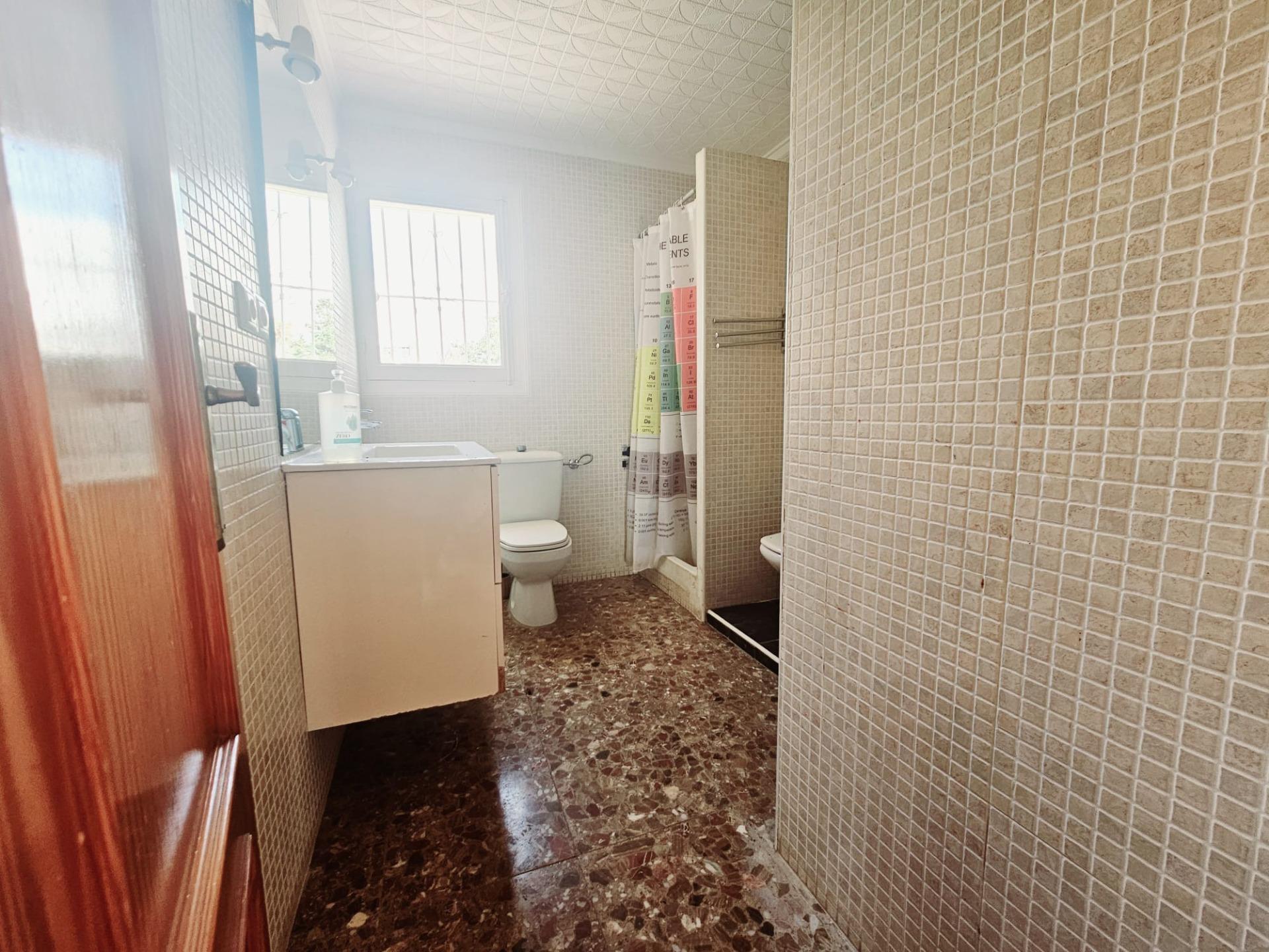 Bathroom in villa for sale in Torrevieja