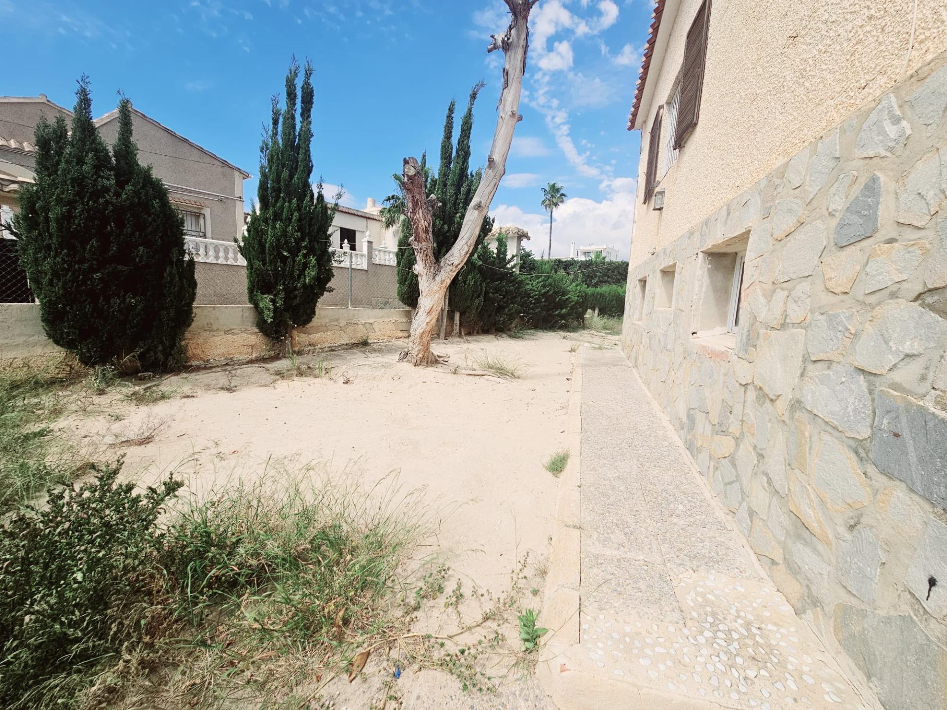 Terrace in villa for sale in Torrevieja