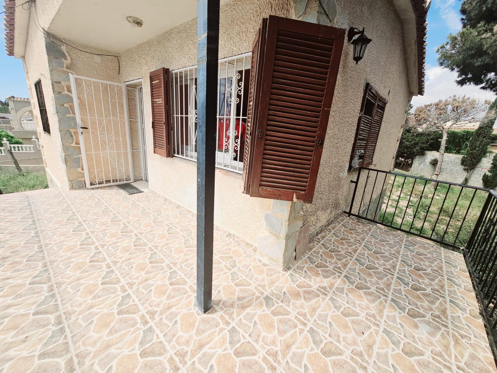 Garden in villa for sale in Torrevieja