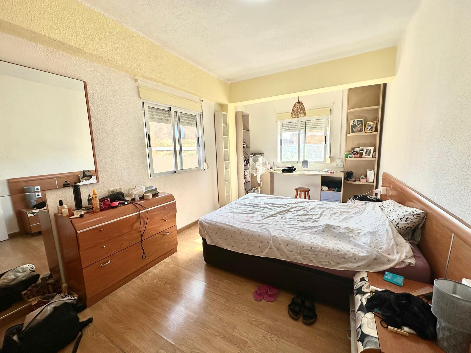 Master bedroom in apartment for sale in Torrevieja