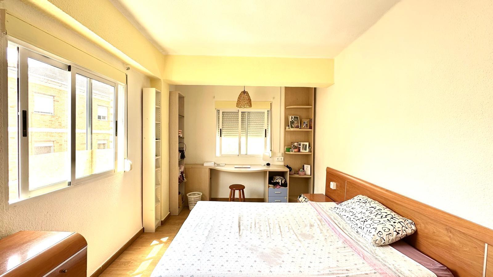 Bedroom in apartment for sale in Torrevieja