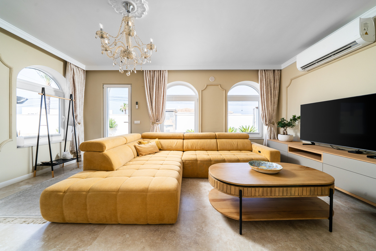 Terrace in villa for sale in Torrevieja