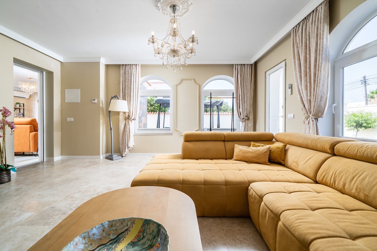 Dining area in villa for sale in Torrevieja
