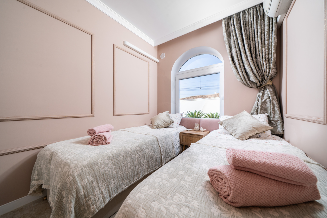 Bedroom in villa for sale in Torrevieja