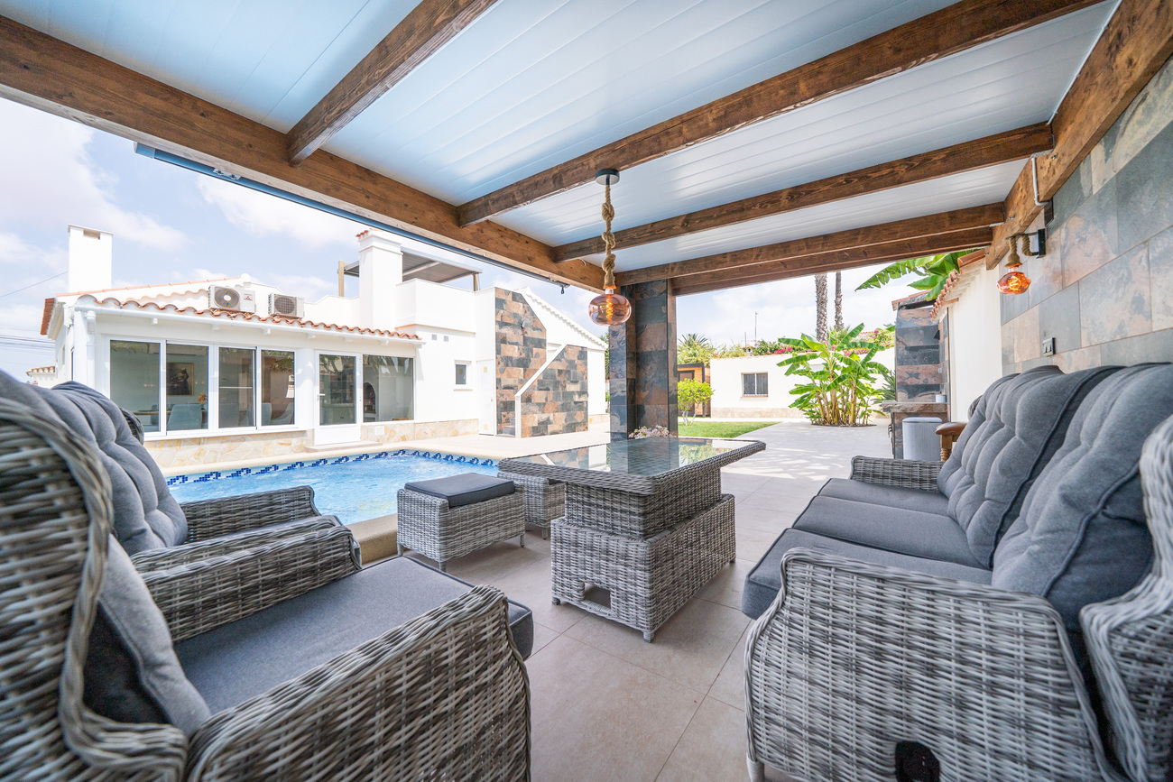 Kitchen in villa for sale in Torrevieja