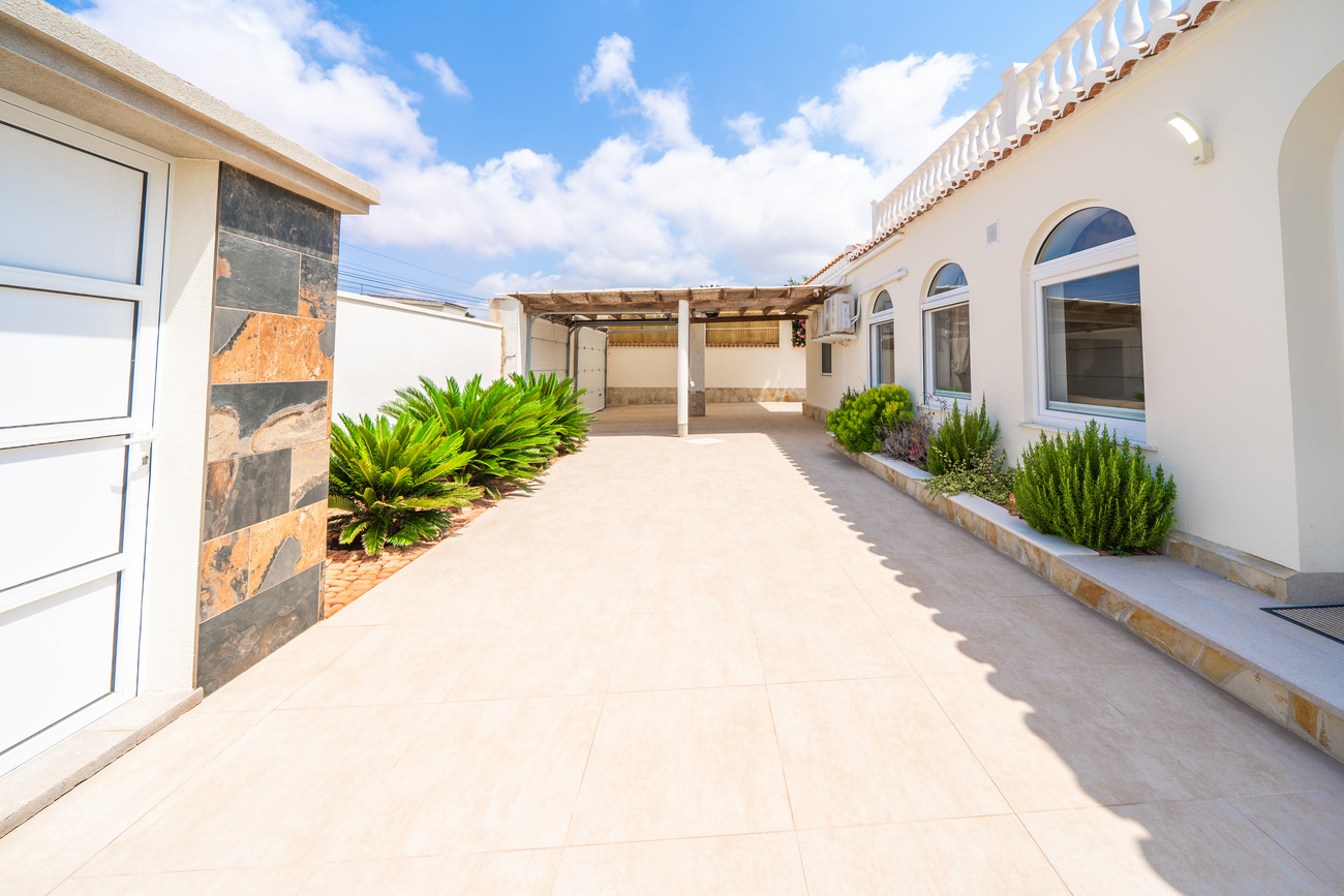 Kitchen in villa for sale in Torrevieja