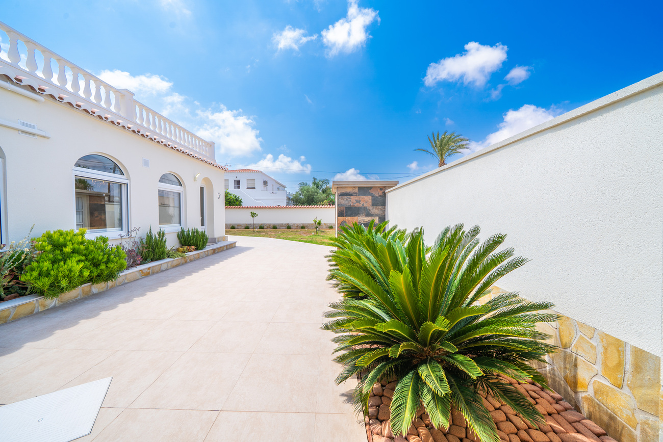 Bathroom in villa for sale in Torrevieja