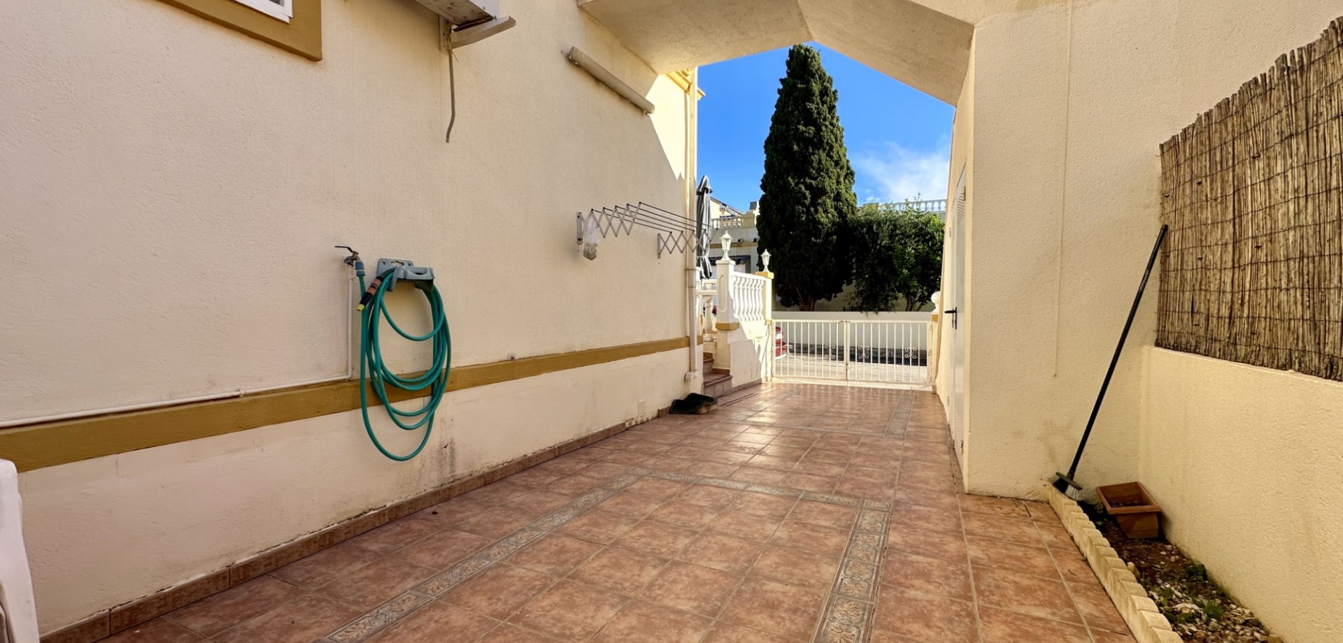 Garden in apartment for sale in Orihuela Costa