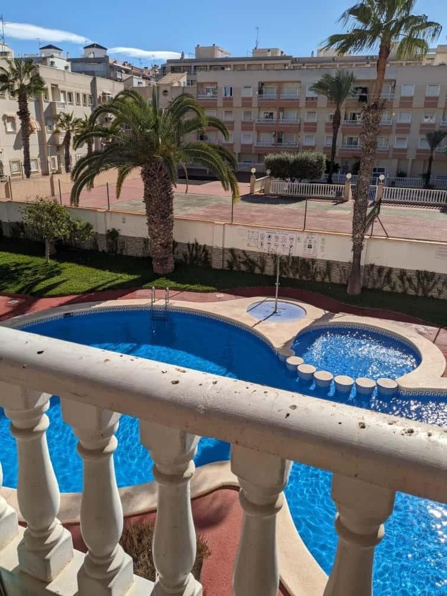 Kitchen in apartment for sale in Torrevieja