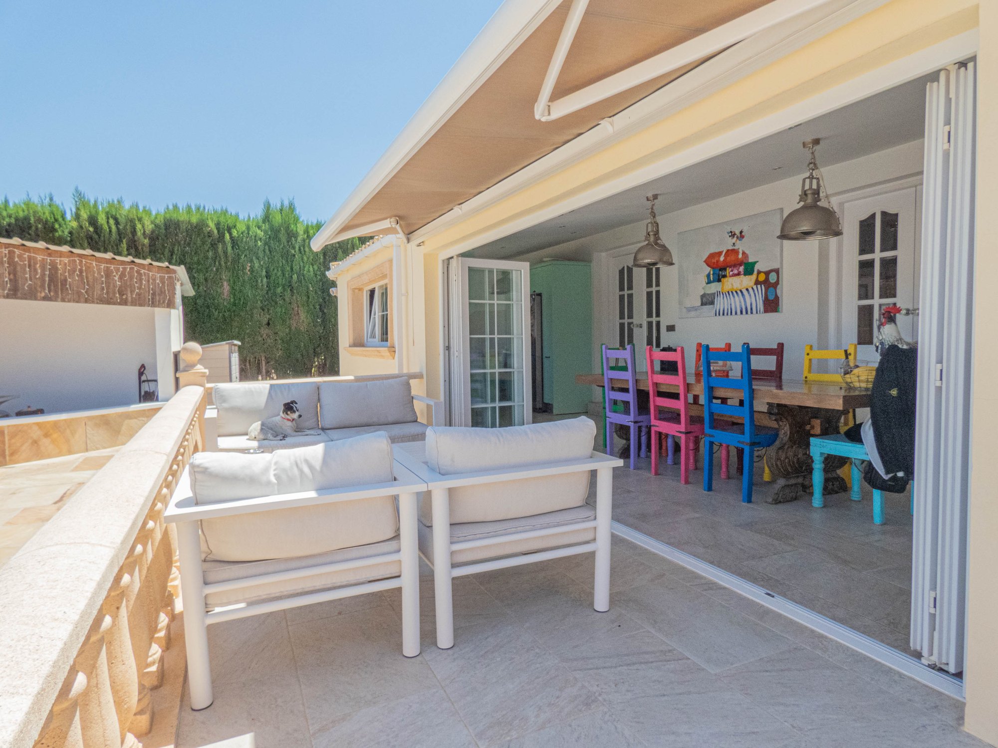 We are pleased to offer this AMAZING OPPORTUNITY which consists of a DETACHED VILLA, a SEPARATE BUNG