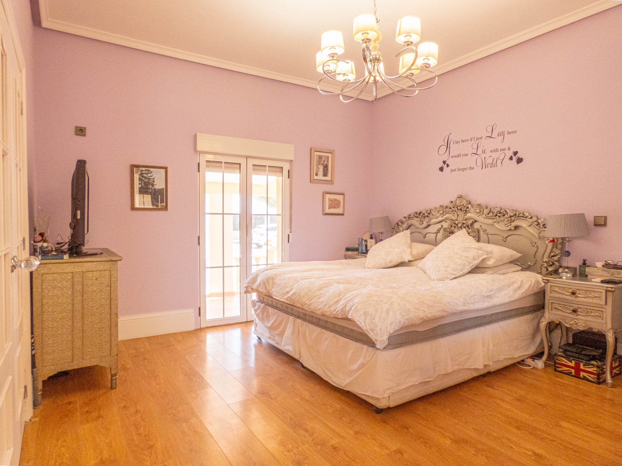 Living room in villa for sale in Heredades