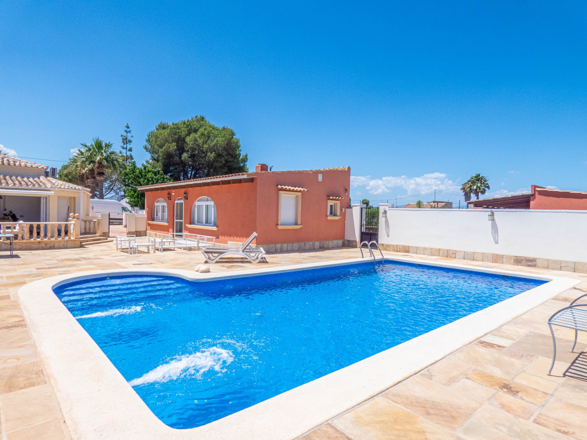 Dining area in villa for sale in Heredades