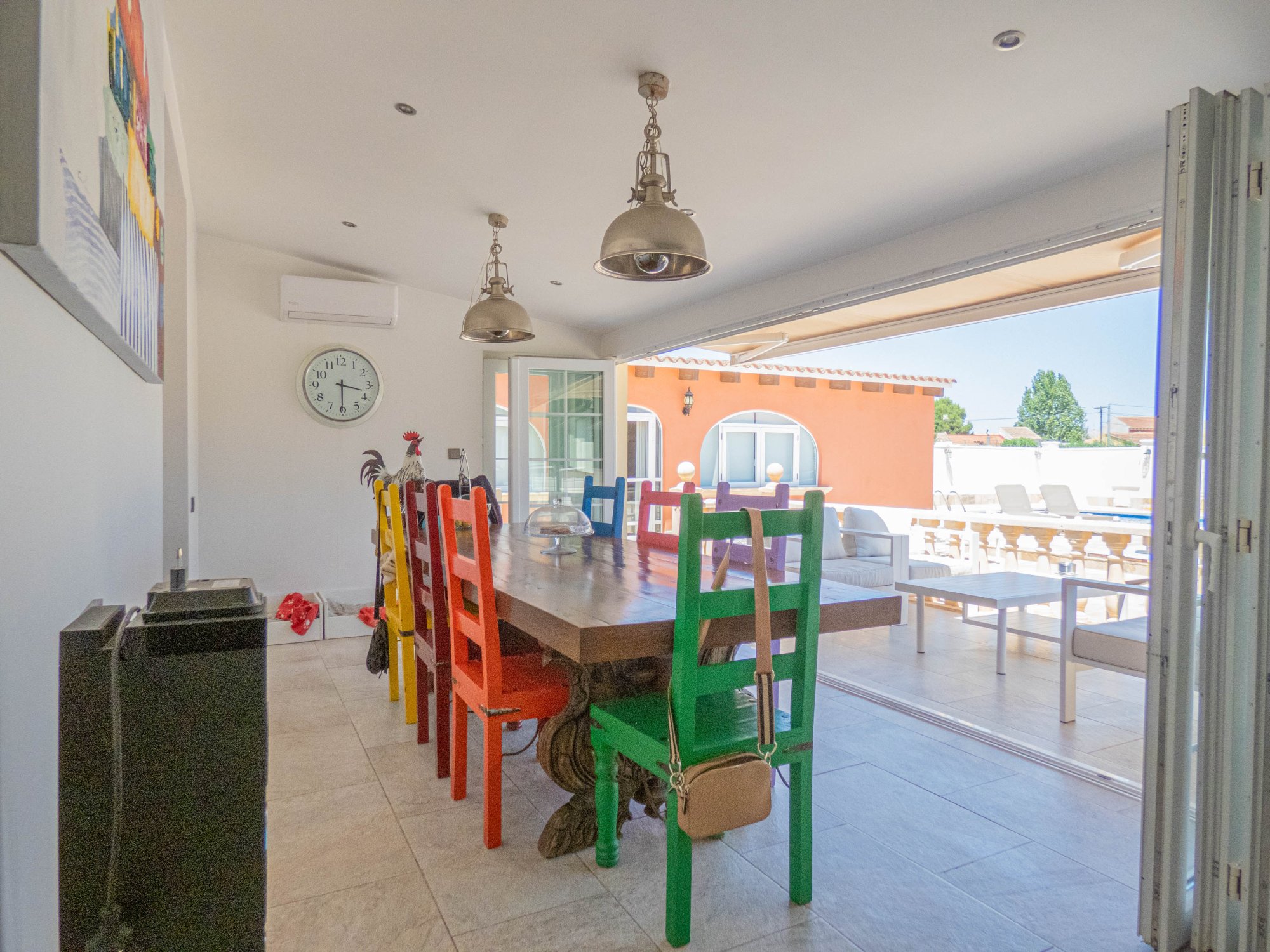 We are pleased to offer this AMAZING OPPORTUNITY which consists of a DETACHED VILLA, a SEPARATE BUNG