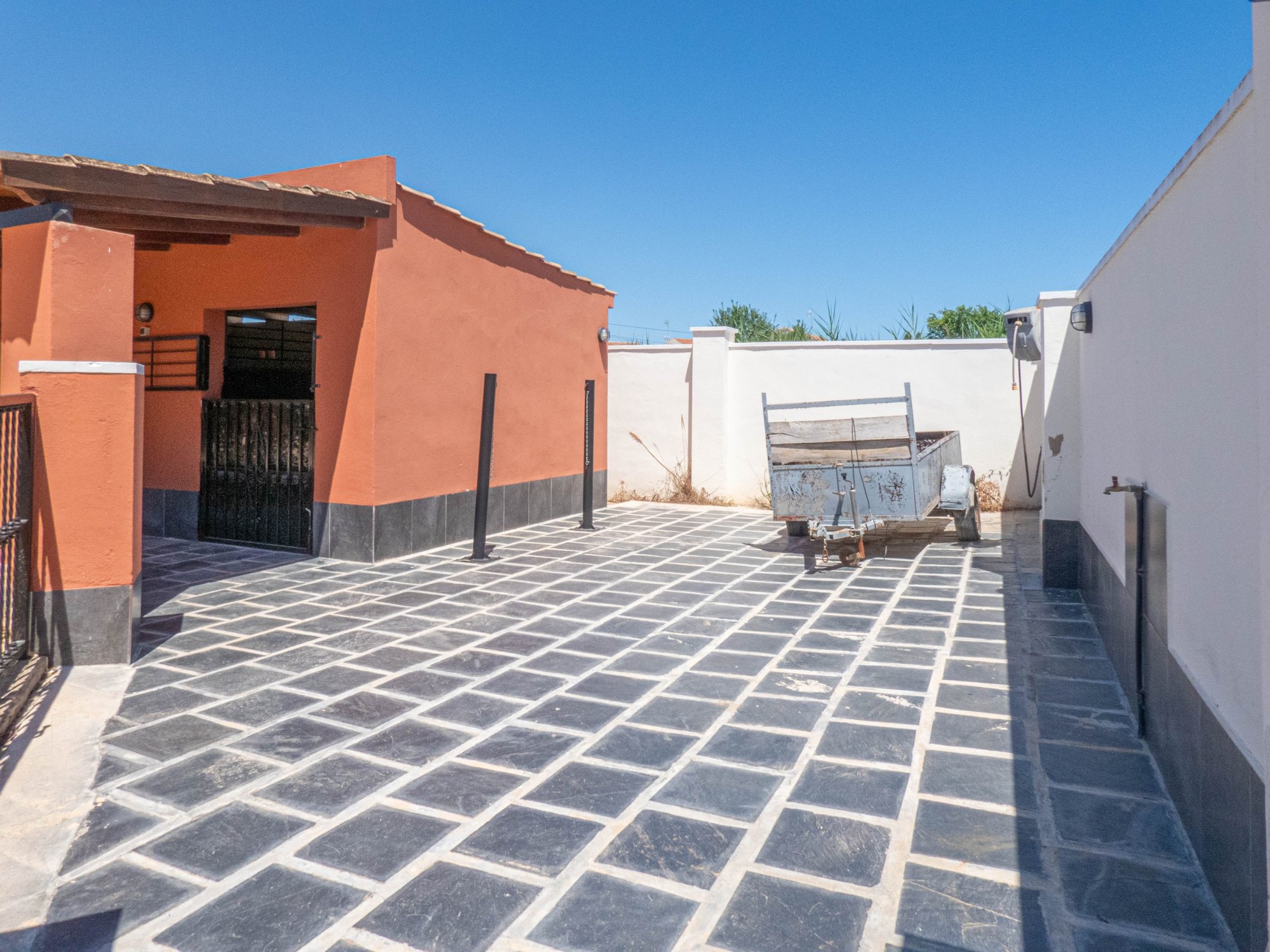 Bedroom in villa for sale in Heredades