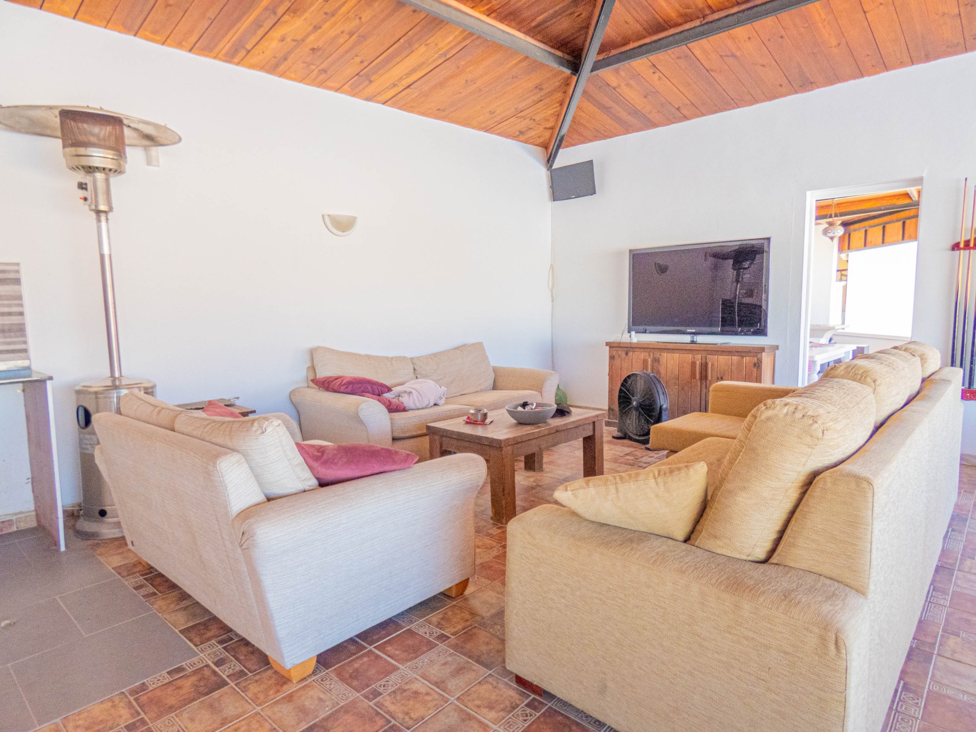 Pool area in villa for sale in Heredades