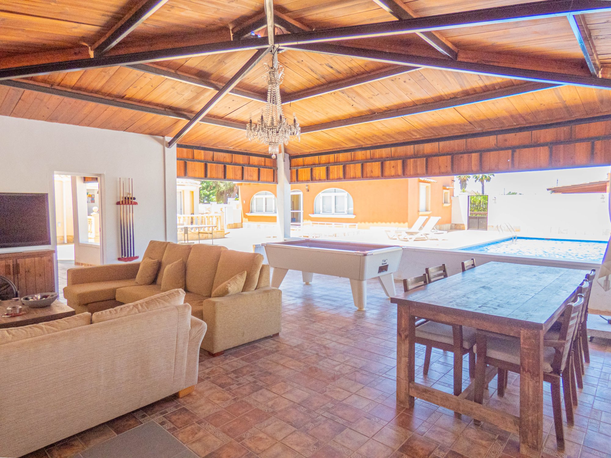 Dining area in villa for sale in Heredades