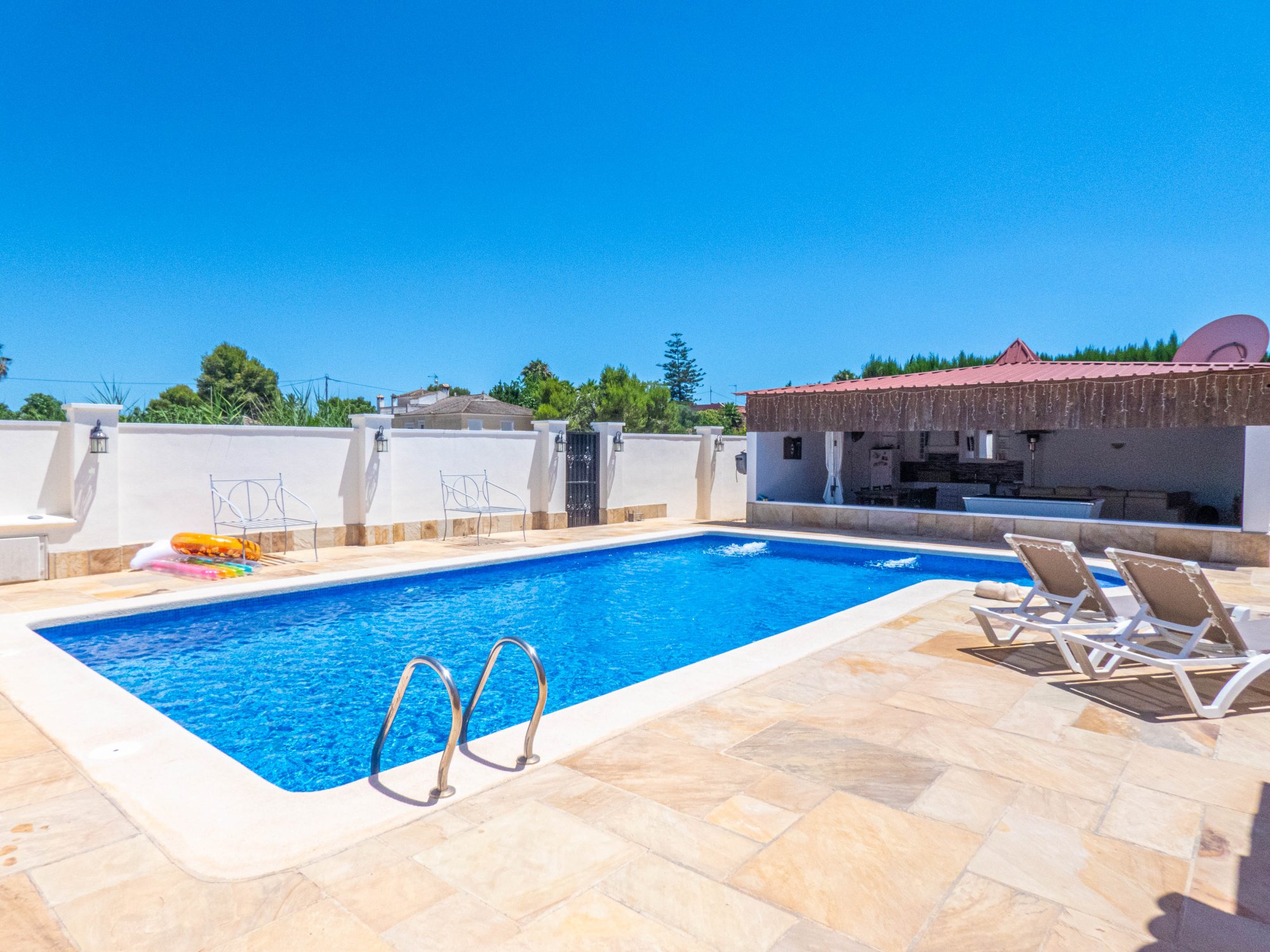 Bedroom in villa for sale in Heredades
