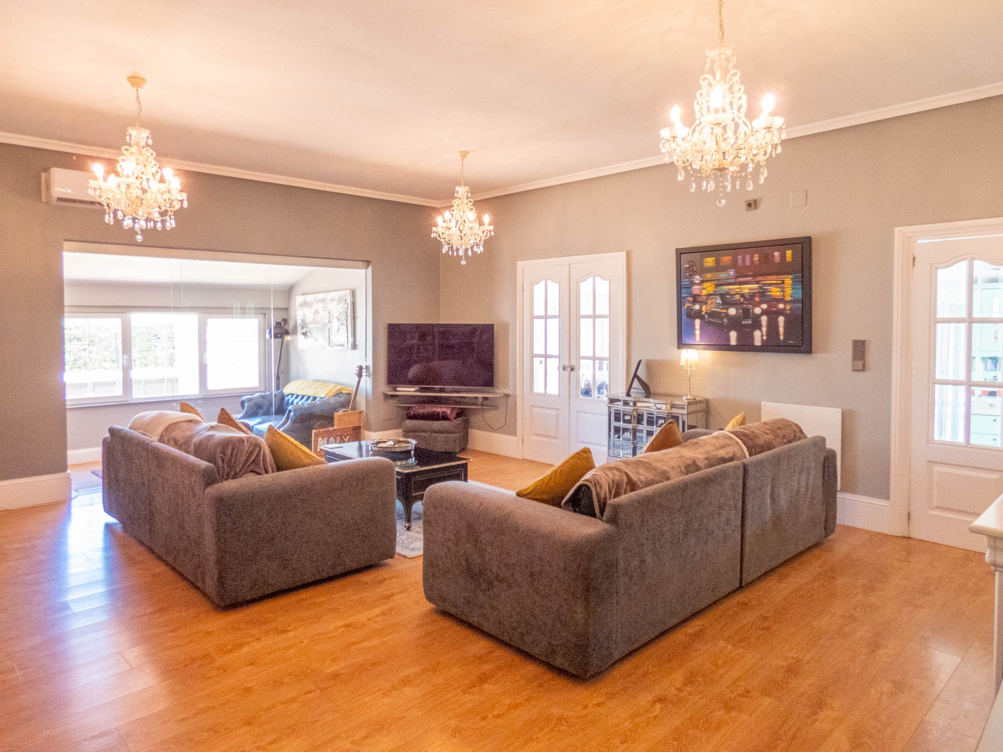Bedroom in villa for sale in Heredades