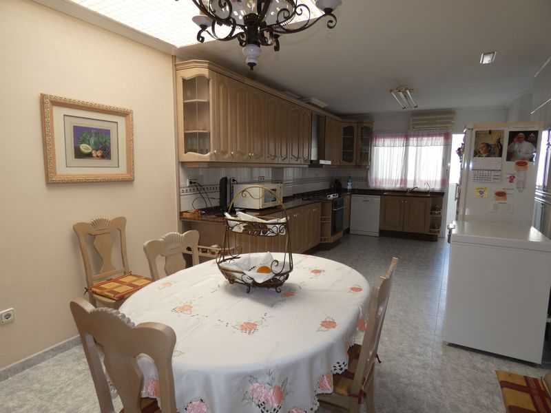 Kitchen in villa for sale in Almoradi