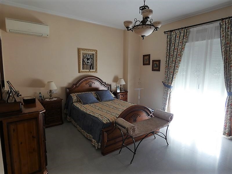 Master bedroom in villa for sale in Almoradi