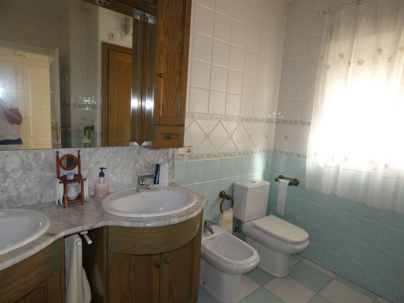 Bedroom in villa for sale in Almoradi