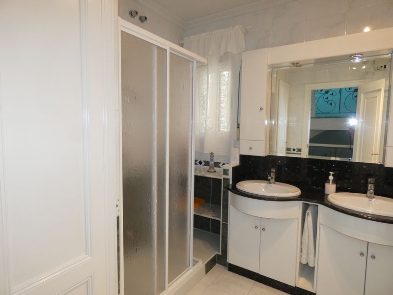 Kitchen in villa for sale in Almoradi