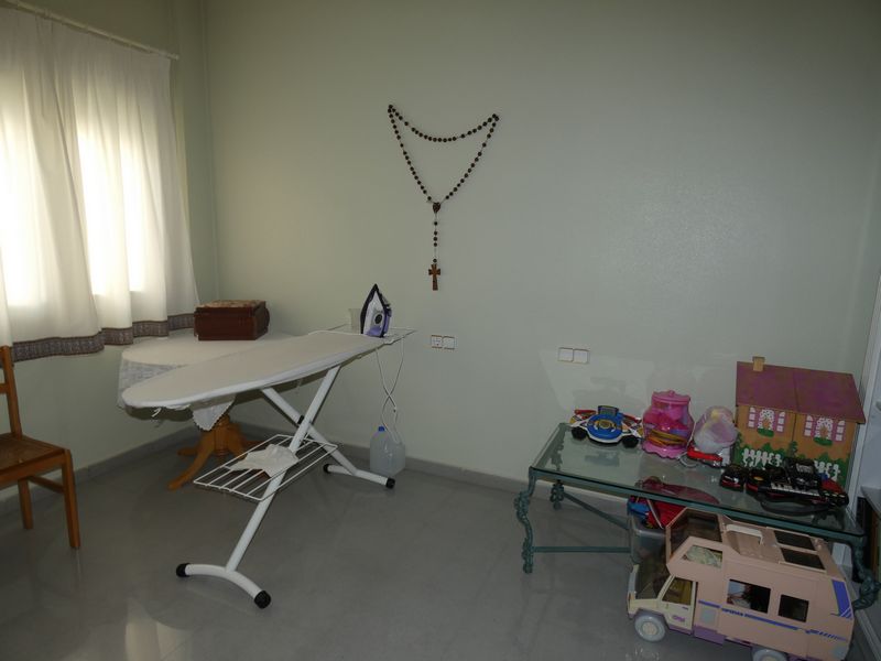 Bedroom in villa for sale in Almoradi