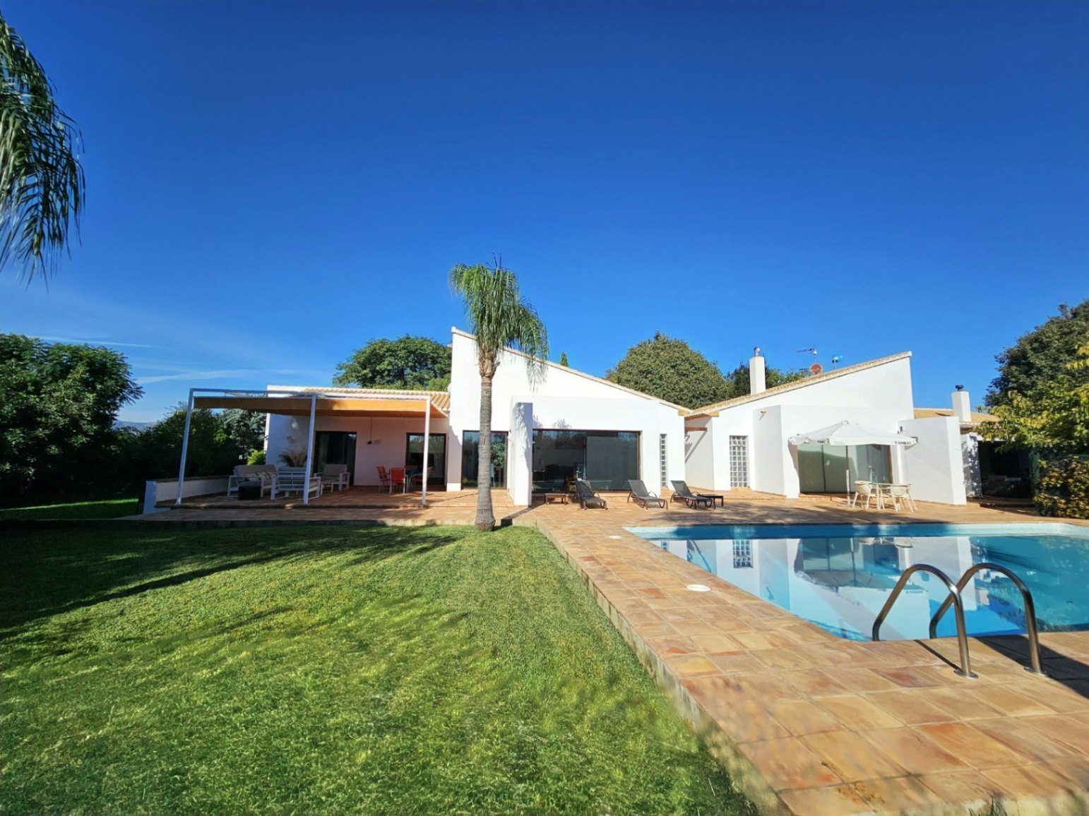 Pool area in villa for sale in Ondara