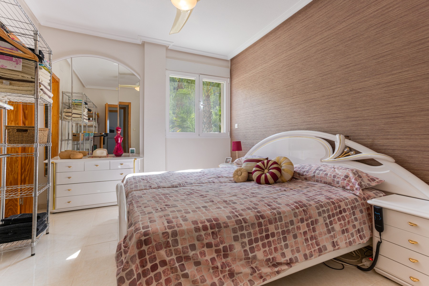 Bedroom in villa for sale in La Zarza