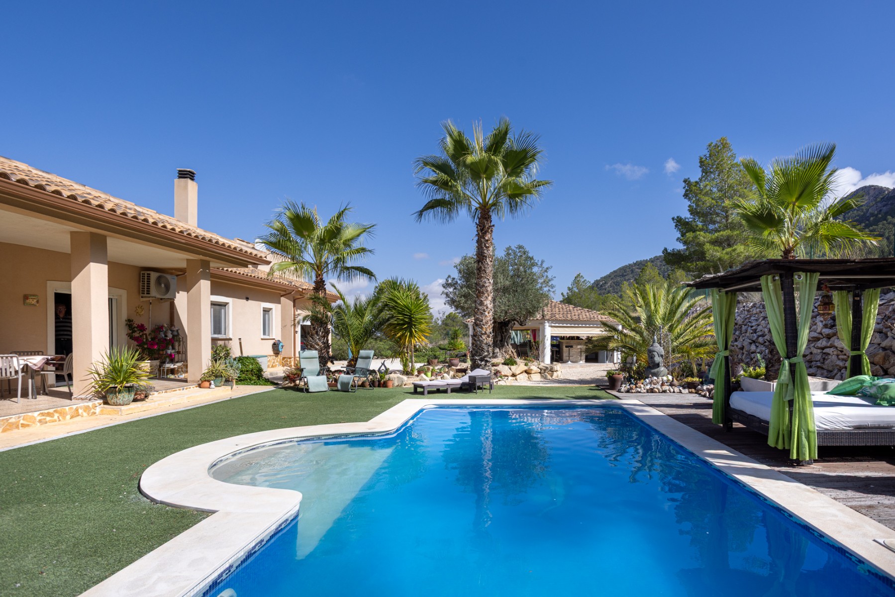 Bedroom in villa for sale in La Zarza