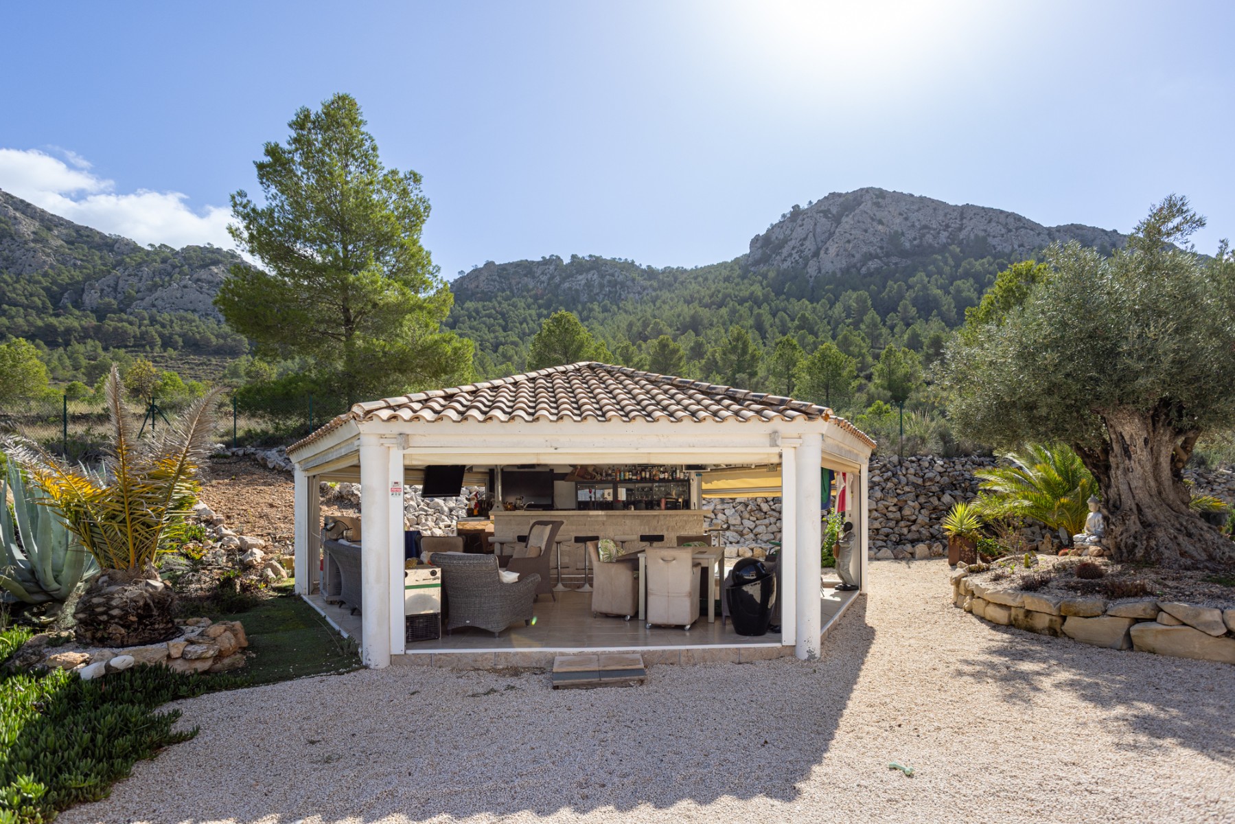 Pool area in villa for sale in La Zarza