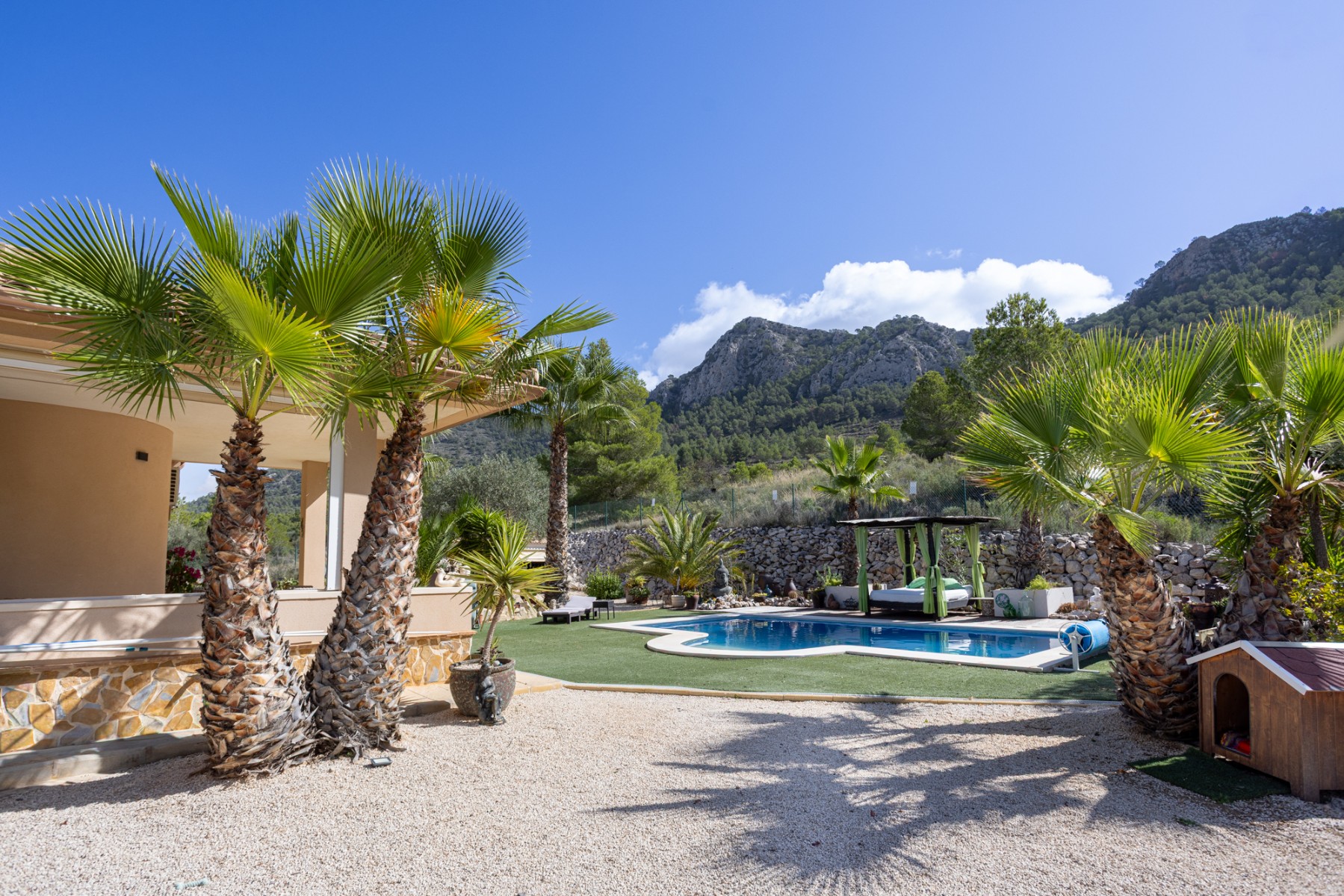 Exterior view in villa for sale in La Zarza