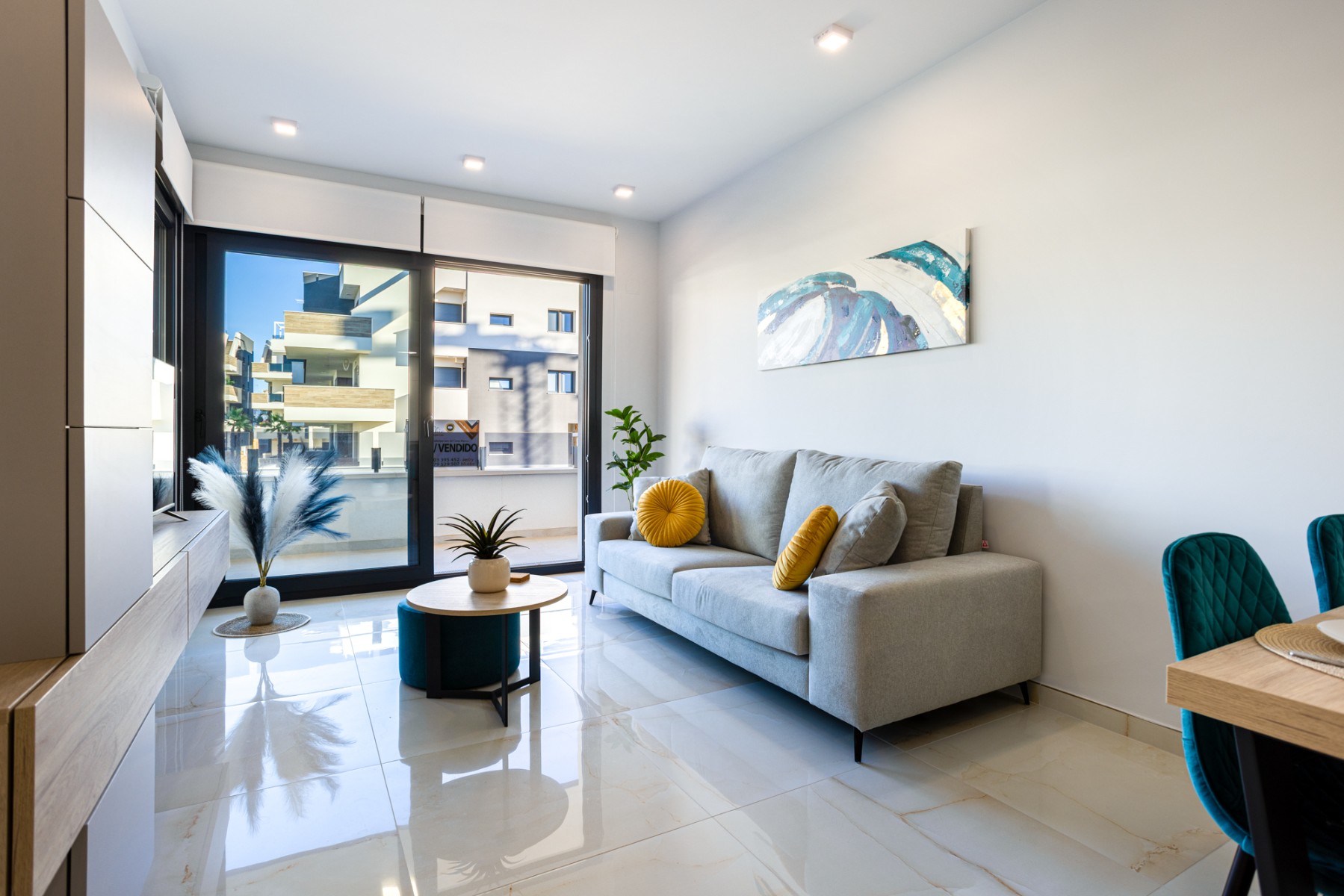 Discover this bright and modern second-floor apartment in a contemporary new-build project in Orihue