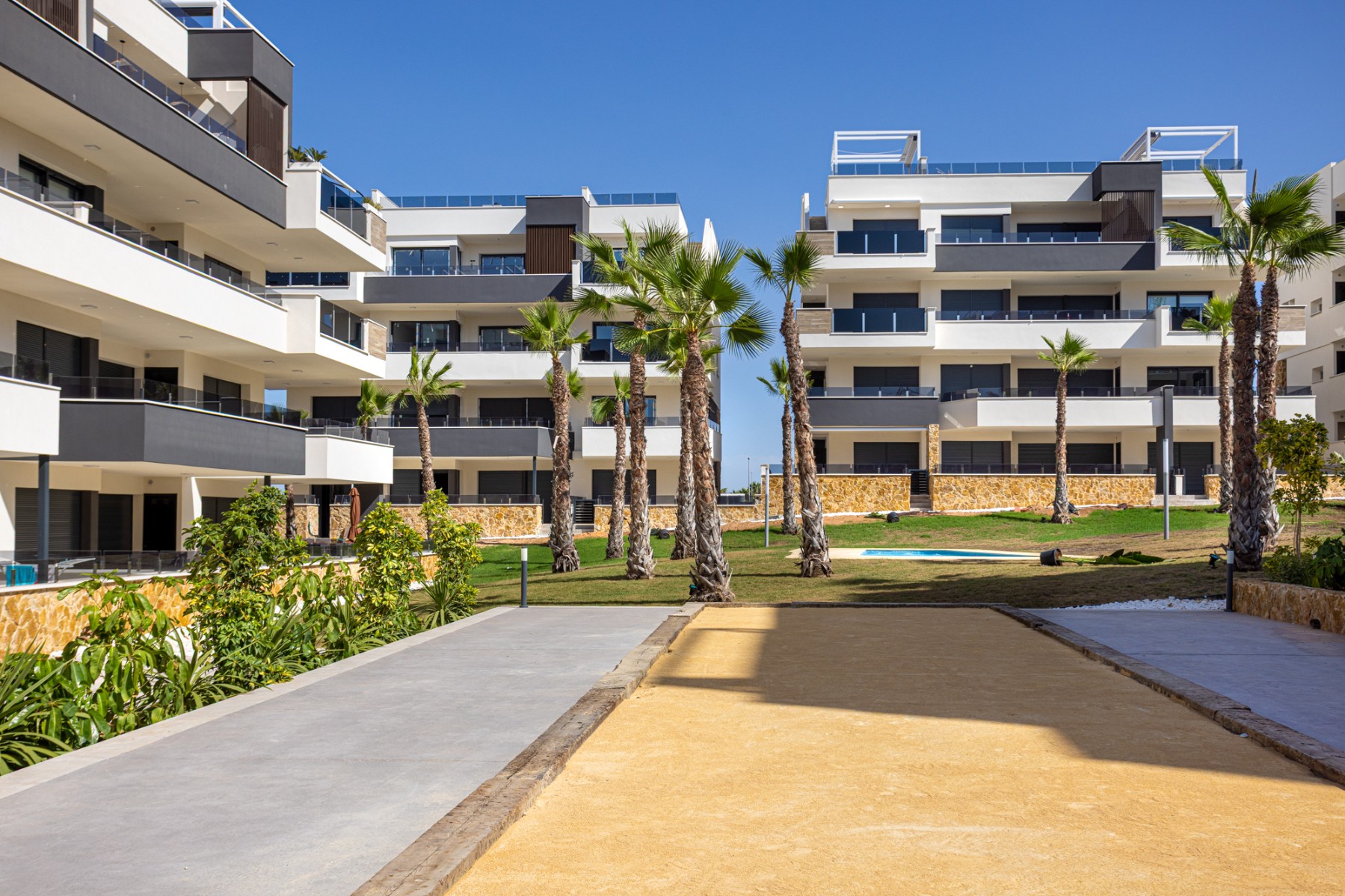 Garden in apartment for sale in Orihuela Costa