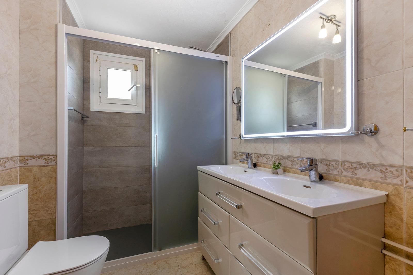 Master bedroom in villa for sale in Torrevieja