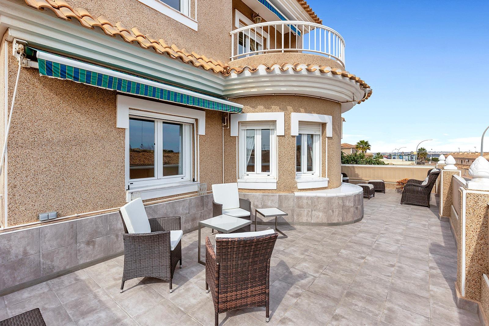Master bedroom in villa for sale in Torrevieja