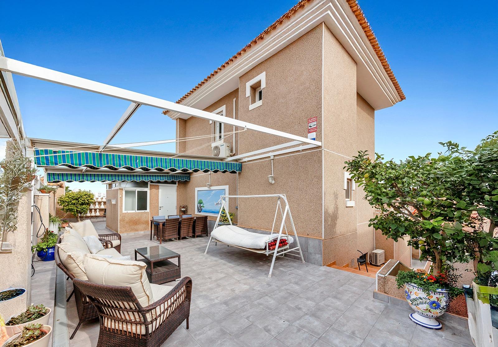 Terrace in villa for sale in Torrevieja
