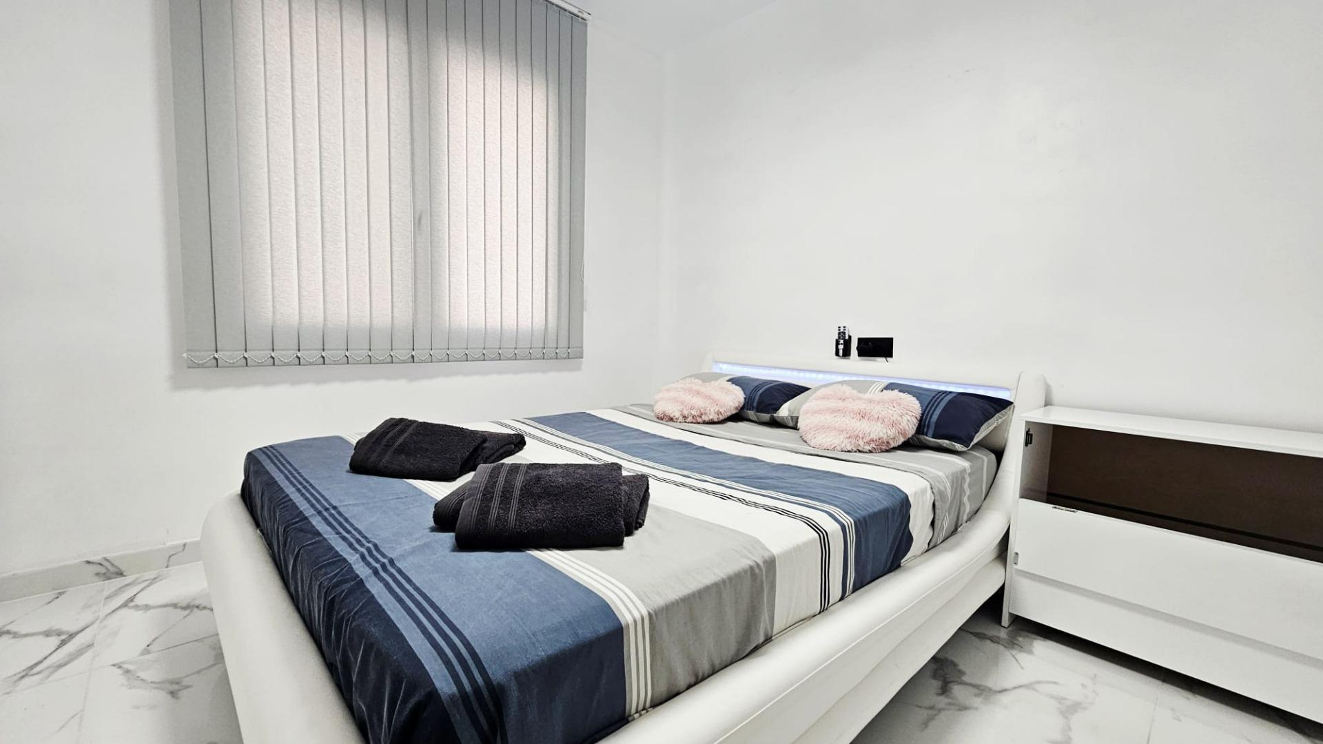 Bedroom in apartment for sale in Torrevieja