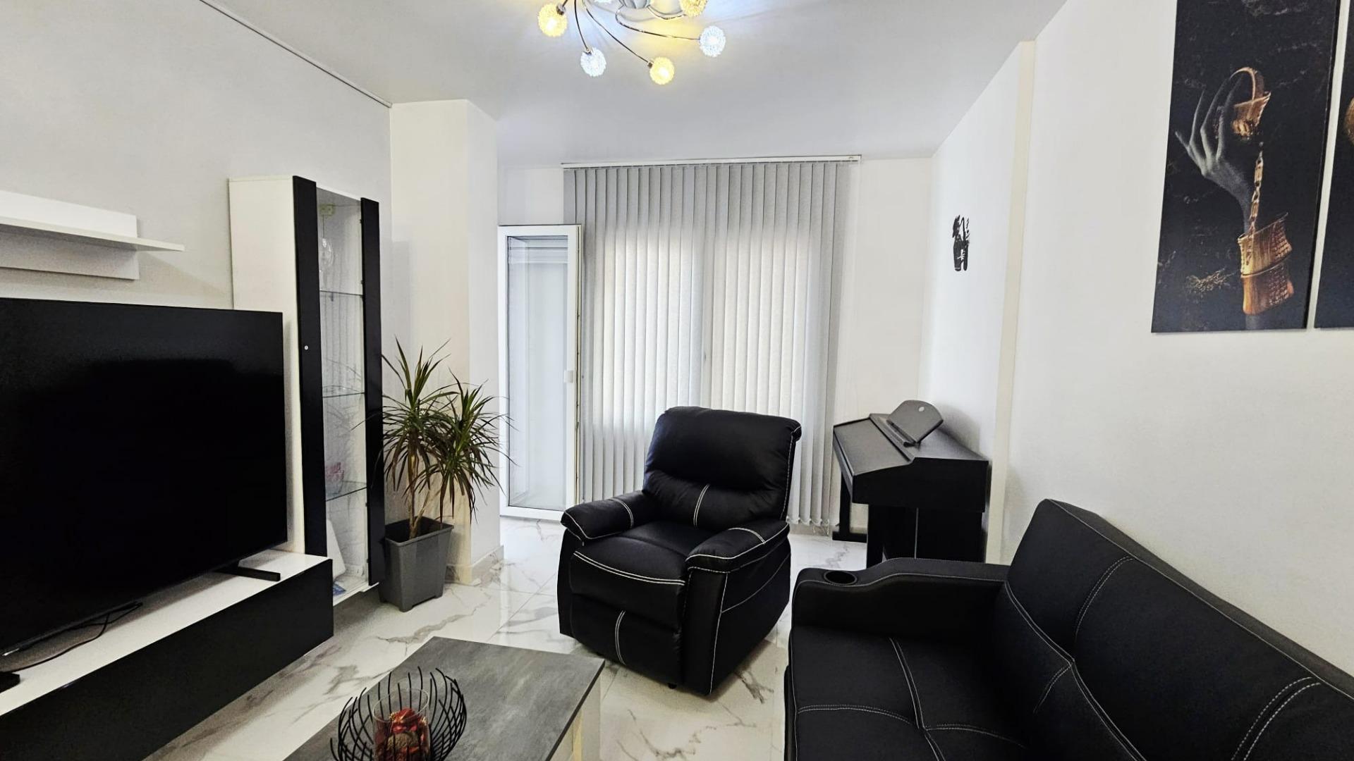Master bedroom in apartment for sale in Torrevieja