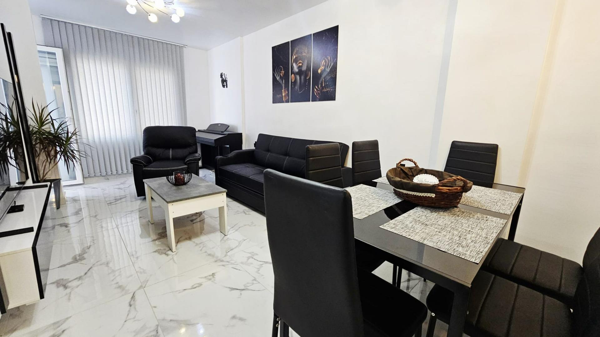 Bedroom in apartment for sale in Torrevieja