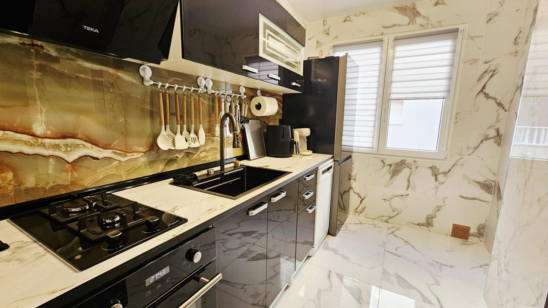 Master bedroom in apartment for sale in Torrevieja