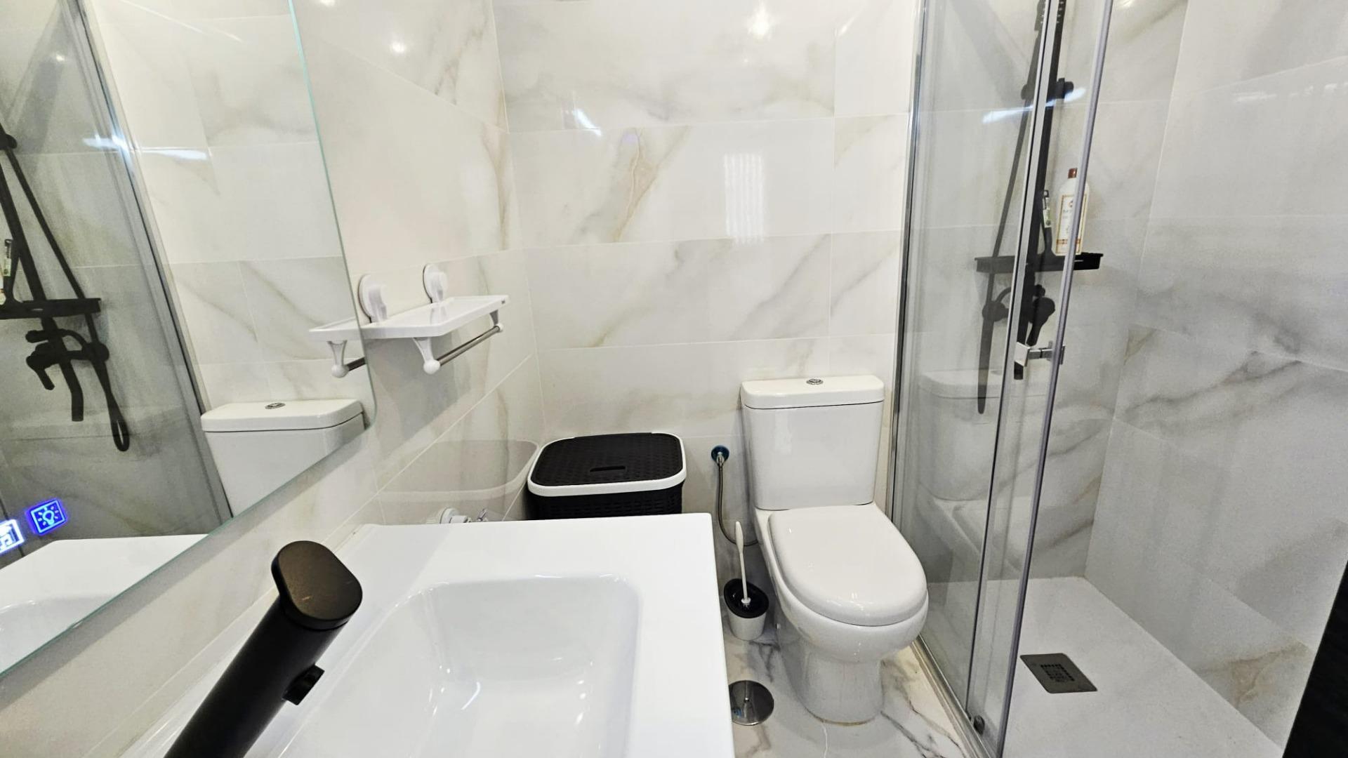 Bedroom in apartment for sale in Torrevieja