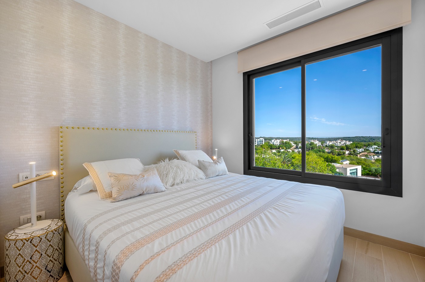 Bedroom in apartment for sale in Orihuela