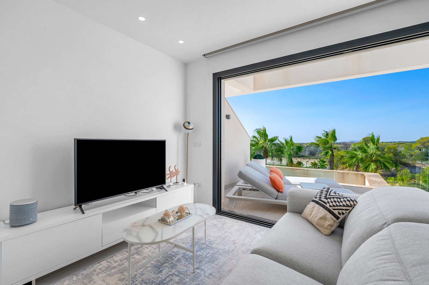 Bedroom in apartment for sale in Orihuela
